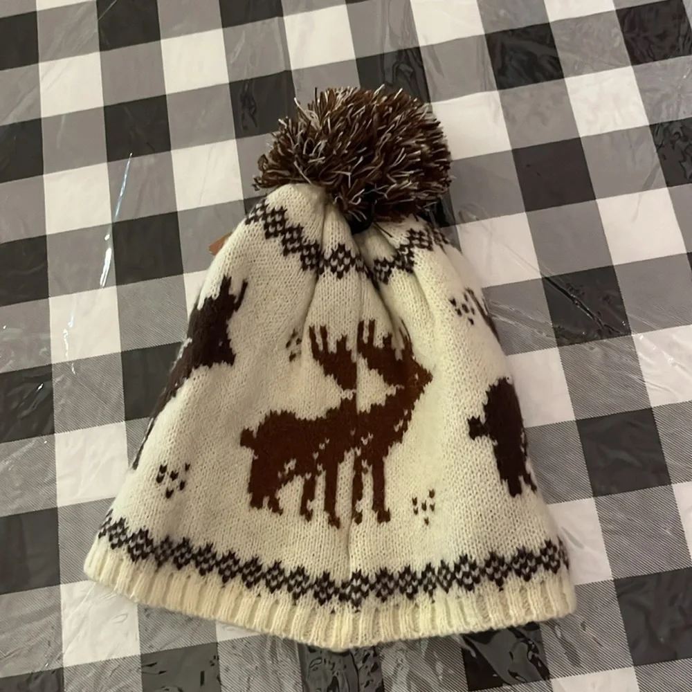 New Beige Deer Women’s Pom Pom Hat NWT
